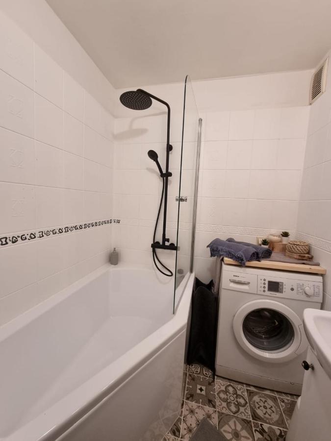Comfortable Two-Room Apartment Riga Exterior photo